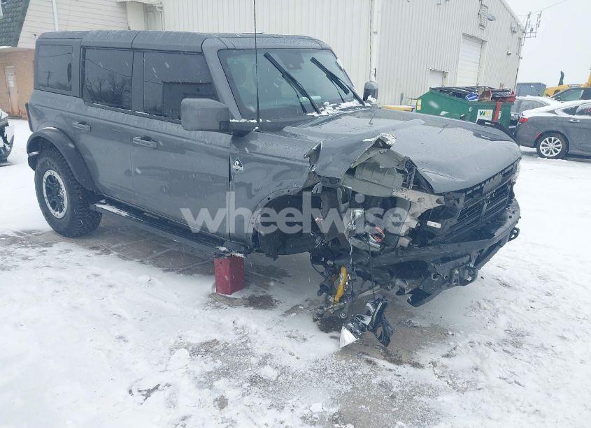 2024 Ford Bronco OUTER BANKS (VIN 1FMDE8BH8RLA69580) main photo