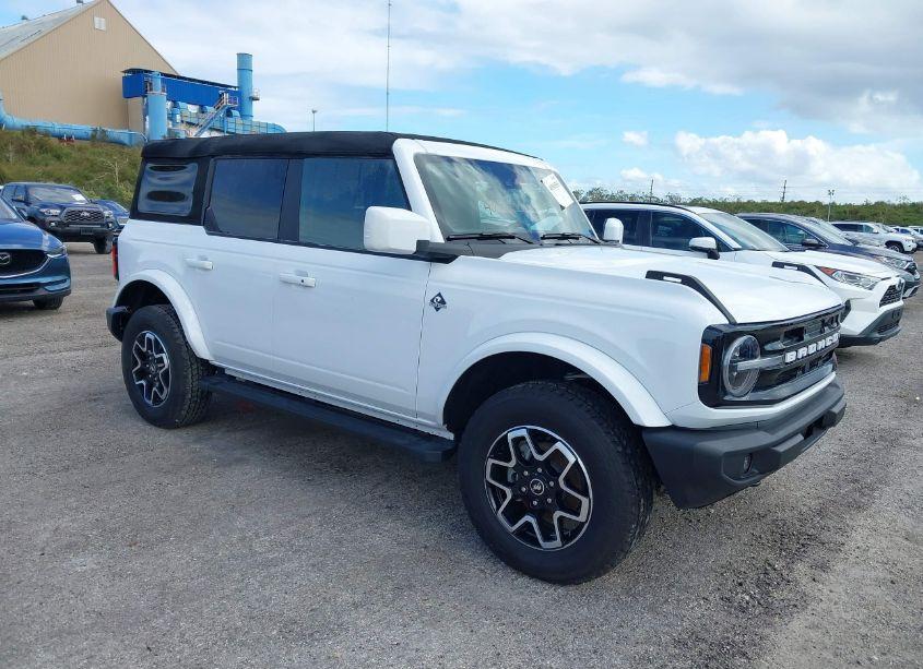 2024 Ford Bronco OUTER BANKS (VIN 1FMDE8BH9RLA31937) main photo
