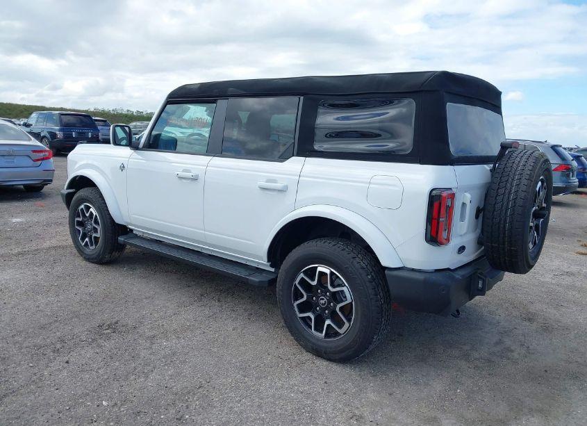 Photo 3 of 2024 Ford Bronco OUTER BANKS (VIN 1FMDE8BH9RLA31937)