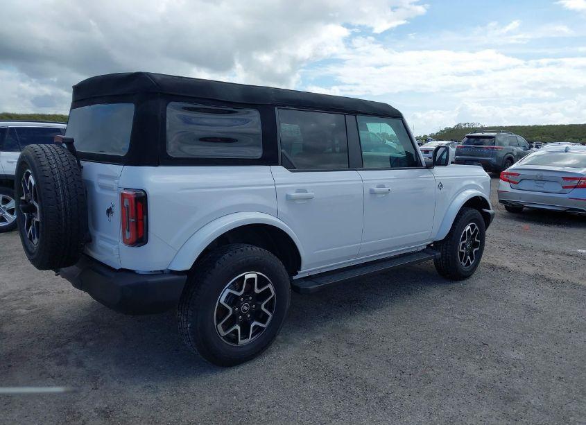 Photo 4 of 2024 Ford Bronco OUTER BANKS (VIN 1FMDE8BH9RLA31937)