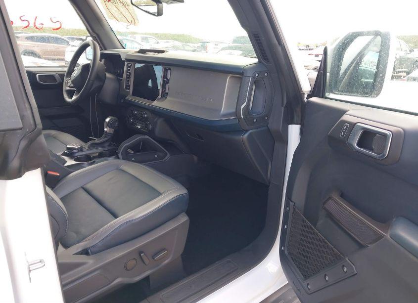 Photo 5 of 2024 Ford Bronco OUTER BANKS (VIN 1FMDE8BH9RLA31937)