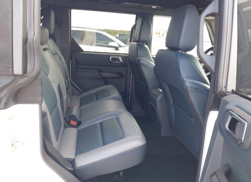 Photo 8 of 2024 Ford Bronco OUTER BANKS (VIN 1FMDE8BH9RLA31937)