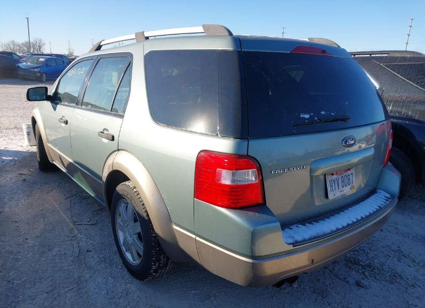 Photo 3 of 2005 Ford Freestyle SE (VIN 1FMDK01145GA66225)