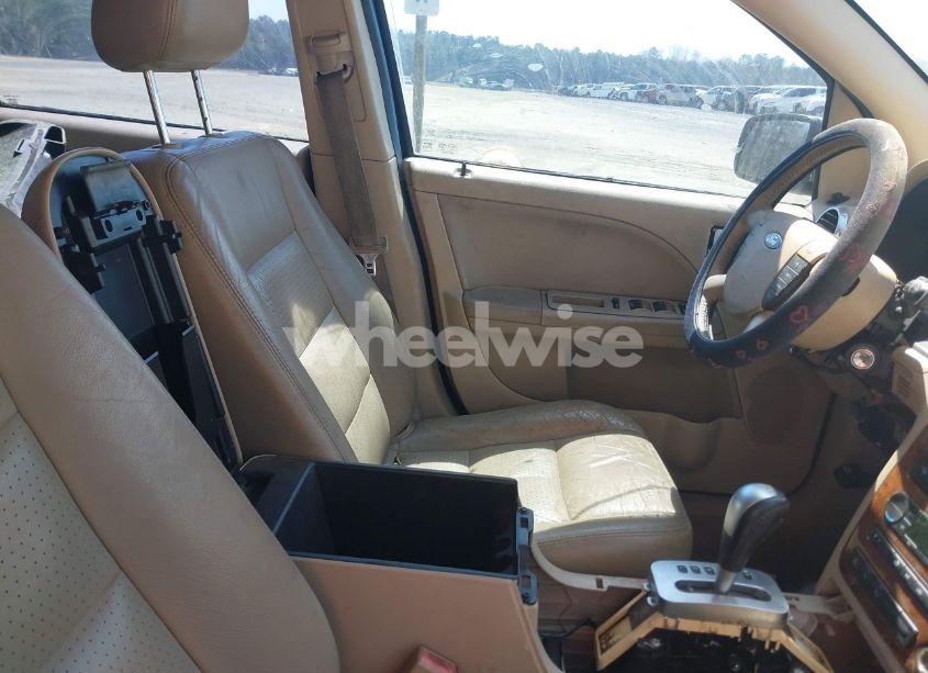 Photo 5 of 2005 Ford Freestyle LIMITED (VIN 1FMDK03195GA69554)