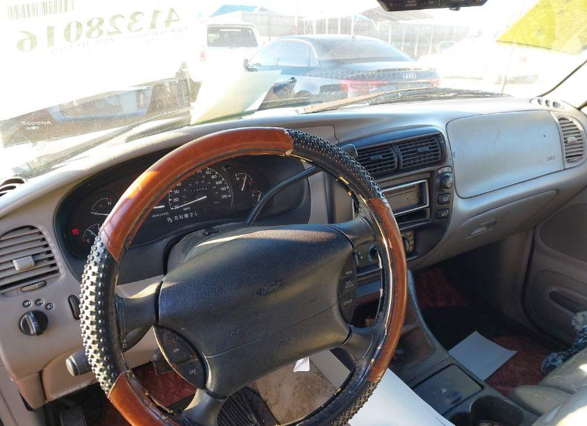Photo 13 of 1996 Ford Explorer (VIN 1FMDU32P6TZA13039)