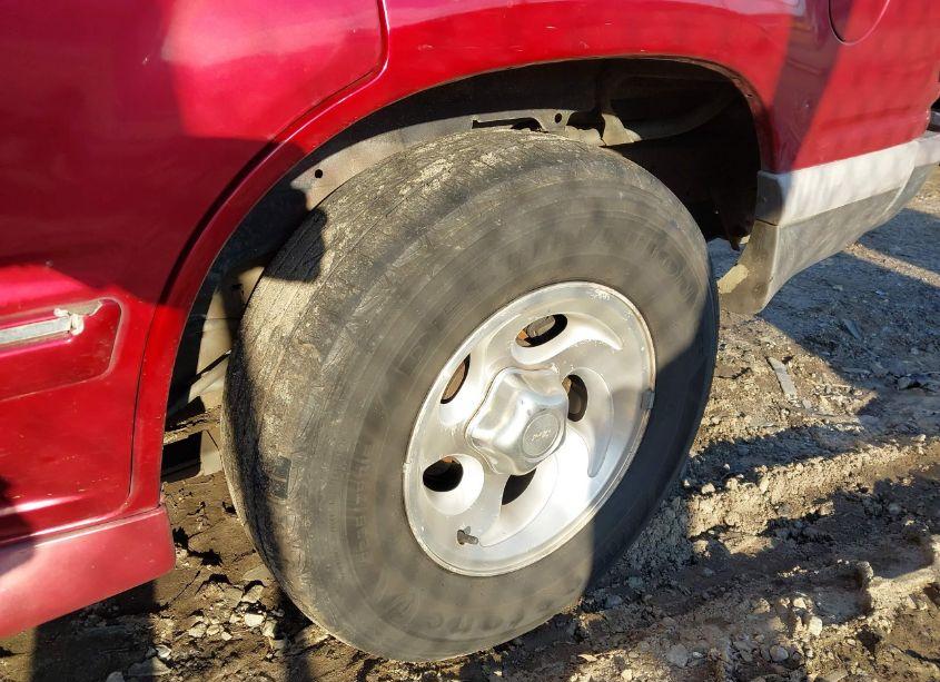 Photo 17 of 1996 Ford Explorer (VIN 1FMDU32P6TZA13039)