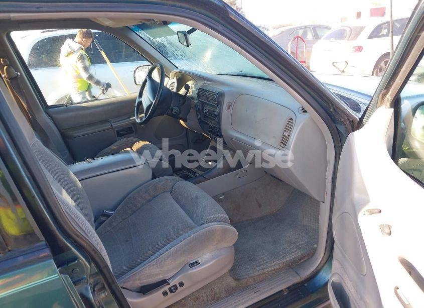 Photo 5 of 1995 Ford Explorer N/A (VIN 1FMDU34X0SZB81058)