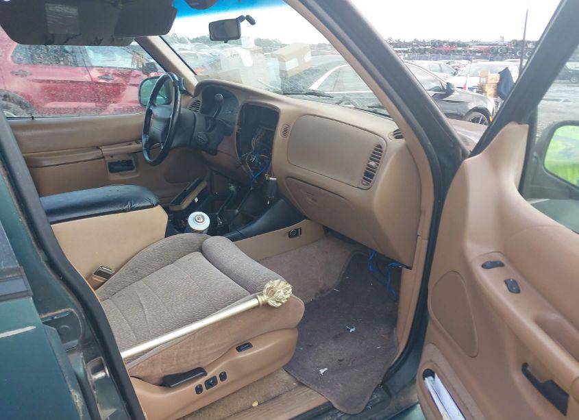 Photo 5 of 1996 Ford Explorer (VIN 1FMDU34X7TUD49406)