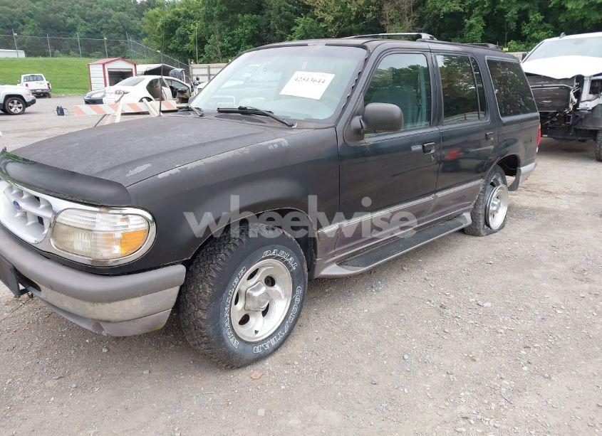 Photo 2 of 1996 Ford Explorer (VIN 1FMDU34X7TZB67613)