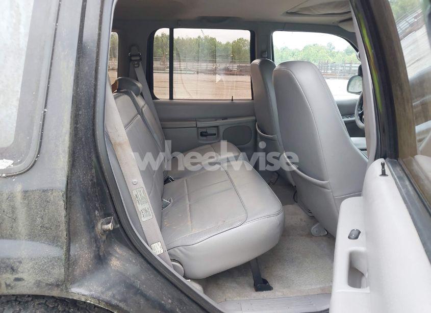 Photo 8 of 1996 Ford Explorer (VIN 1FMDU34X7TZB67613)