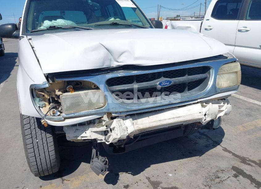Photo 6 of 2000 Ford Explorer XLT (VIN 1FMDU63E6YUA49199)