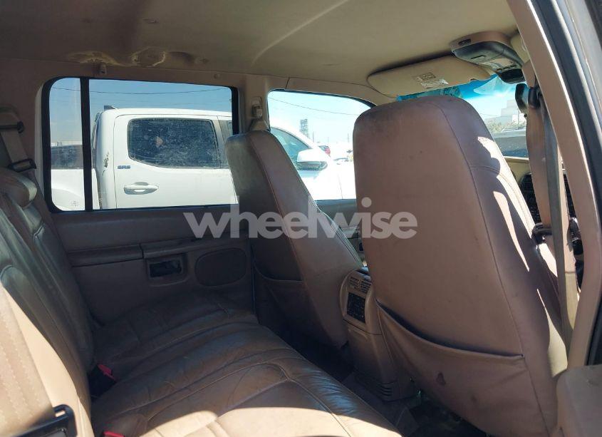 Photo 8 of 2000 Ford Explorer XLT (VIN 1FMDU63E6YUA49199)