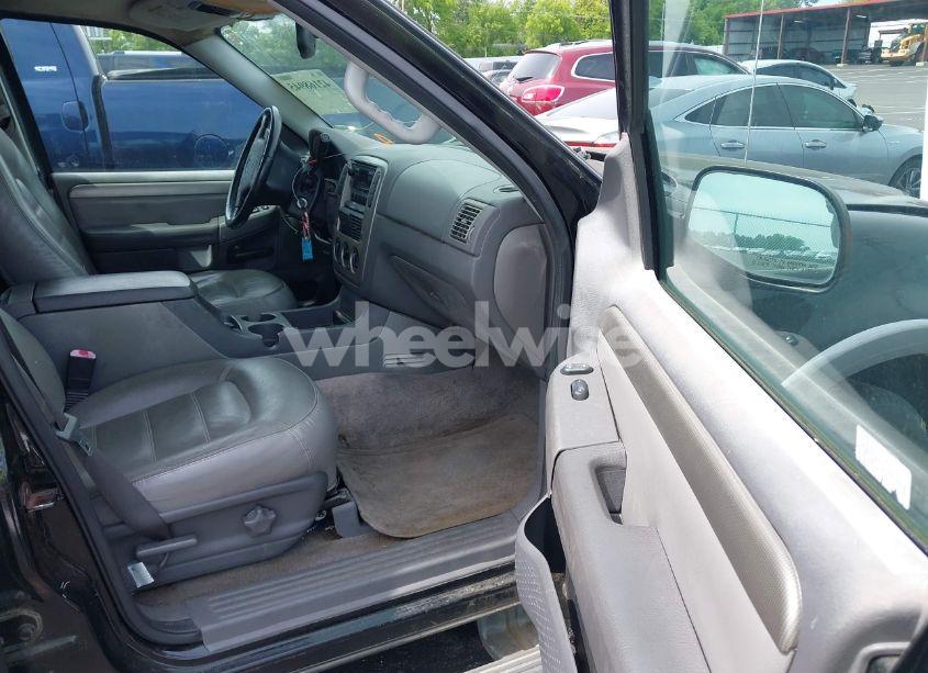 Photo 5 of 2004 Ford Explorer XLT (VIN 1FMDU63K54ZA48760)