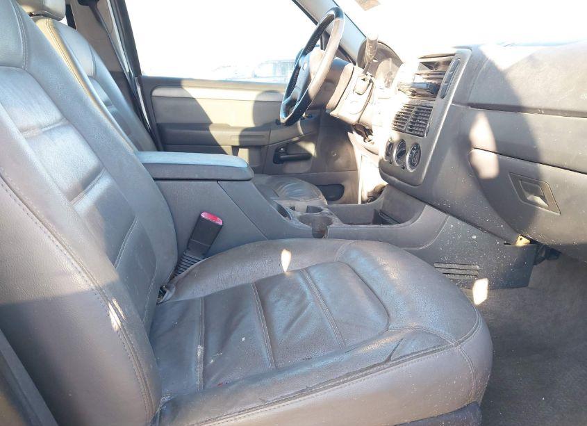 Photo 5 of 2004 Ford Explorer XLT (VIN 1FMDU63K84ZA05076)