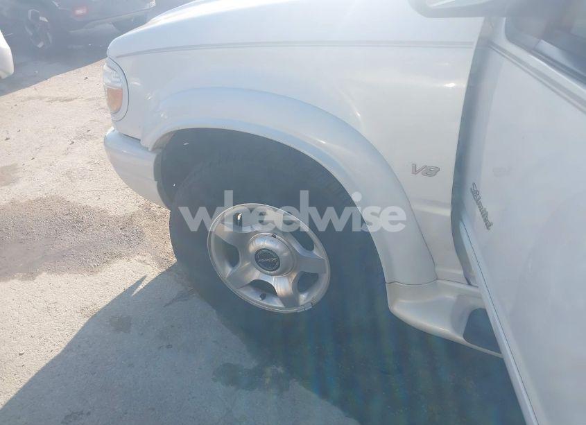 Photo 6 of 2000 Ford Explorer LIMITED (VIN 1FMDU65P0YZB88259)