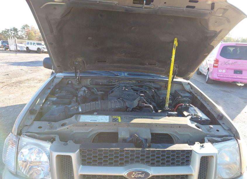 Photo 10 of 2003 Ford Explorer SPORT TRAC XLS/XLT (VIN 1FMDU67E33UA88402)