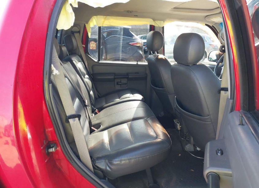 Photo 8 of 2005 Ford Explorer SPORT TRAC ADRENALIN/XLS/XLT (VIN 1FMDU67K05UA22754)