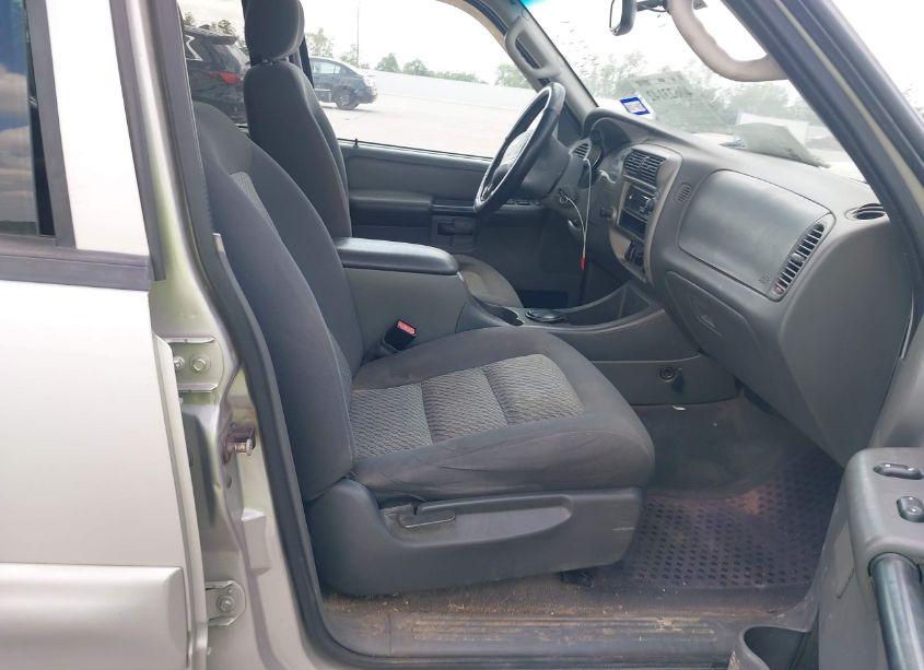 Photo 5 of 2004 Ford Explorer SPORT TRAC ADRENALIN/XLS/XLT (VIN 1FMDU67K44UA15546)