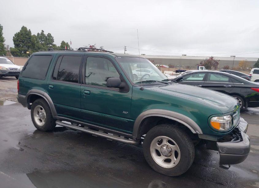 2000 Ford Explorer XLT (VIN 1FMDU73E2YZC68315) main photo