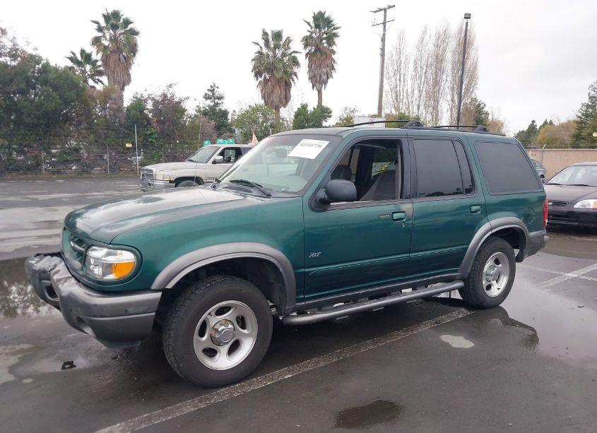 Photo 2 of 2000 Ford Explorer XLT (VIN 1FMDU73E2YZC68315)