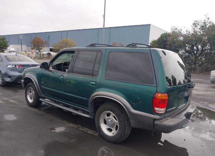Photo 3 of 2000 Ford Explorer XLT (VIN 1FMDU73E2YZC68315)