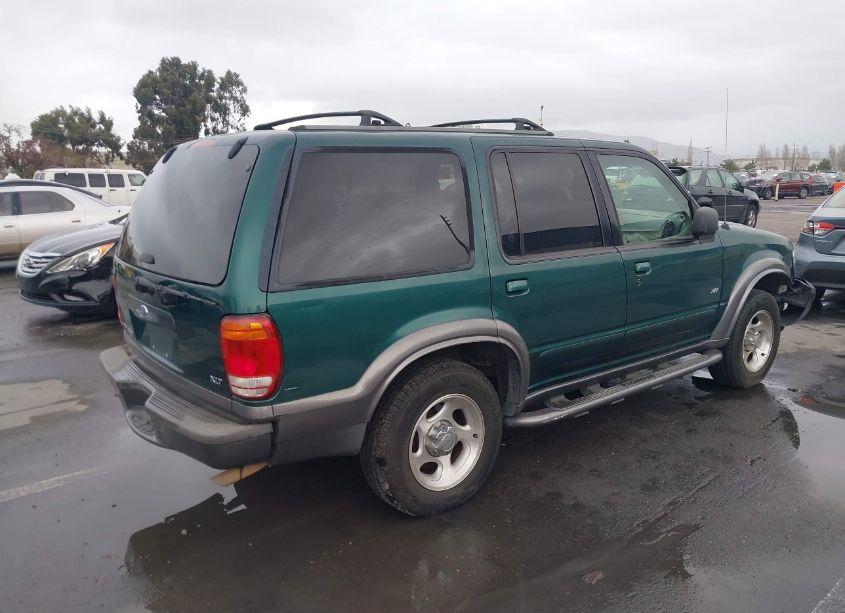 Photo 4 of 2000 Ford Explorer XLT (VIN 1FMDU73E2YZC68315)