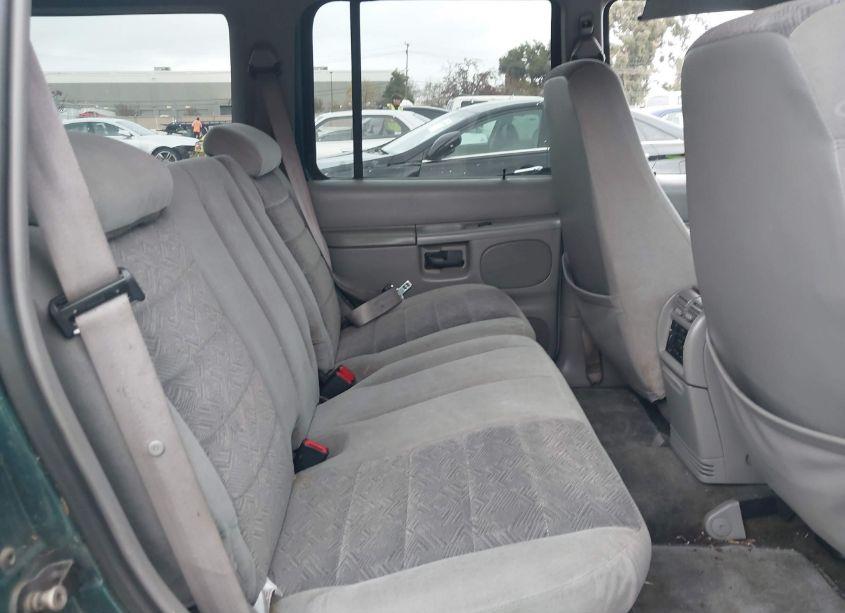Photo 8 of 2000 Ford Explorer XLT (VIN 1FMDU73E2YZC68315)