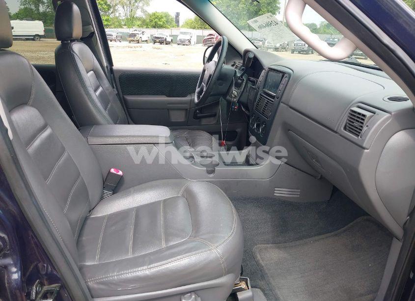 Photo 5 of 2002 Ford Explorer XLT (VIN 1FMDU73E32ZA80118)