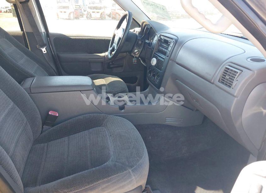 Photo 5 of 2002 Ford Explorer XLT (VIN 1FMDU73E62UB04392)