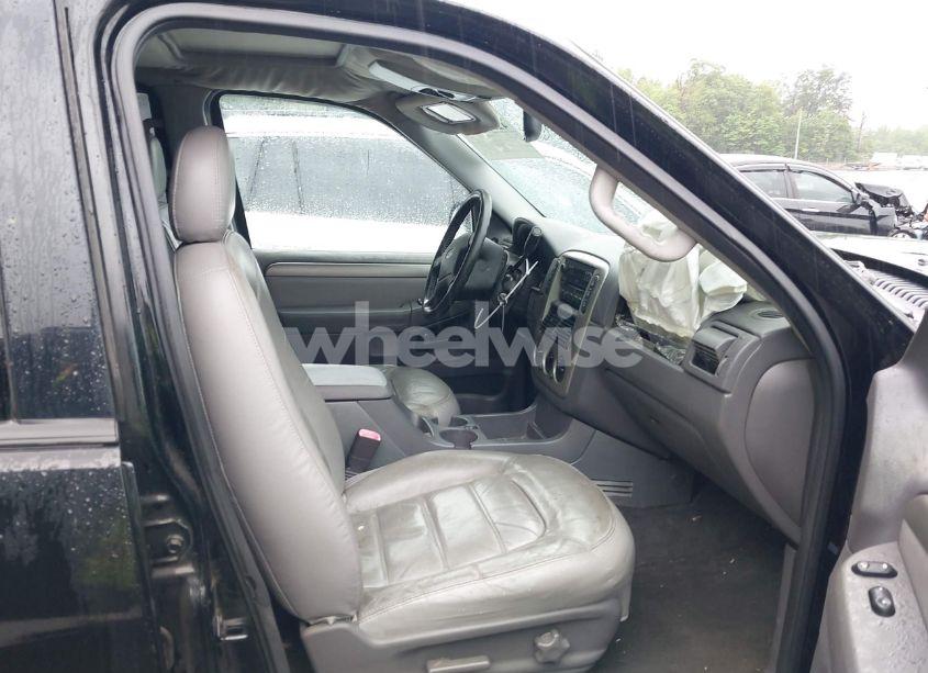 Photo 5 of 2005 Ford Explorer XLT/XLT SPORT (VIN 1FMDU73E65UA51729)