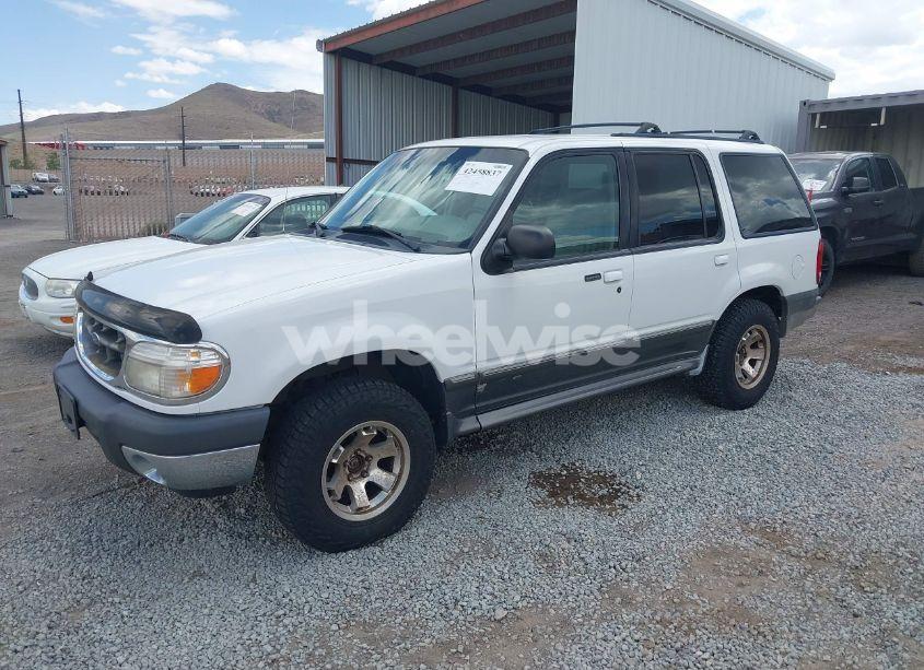 Photo 2 of 2000 Ford Explorer XLT (VIN 1FMDU73E6YZB38828)