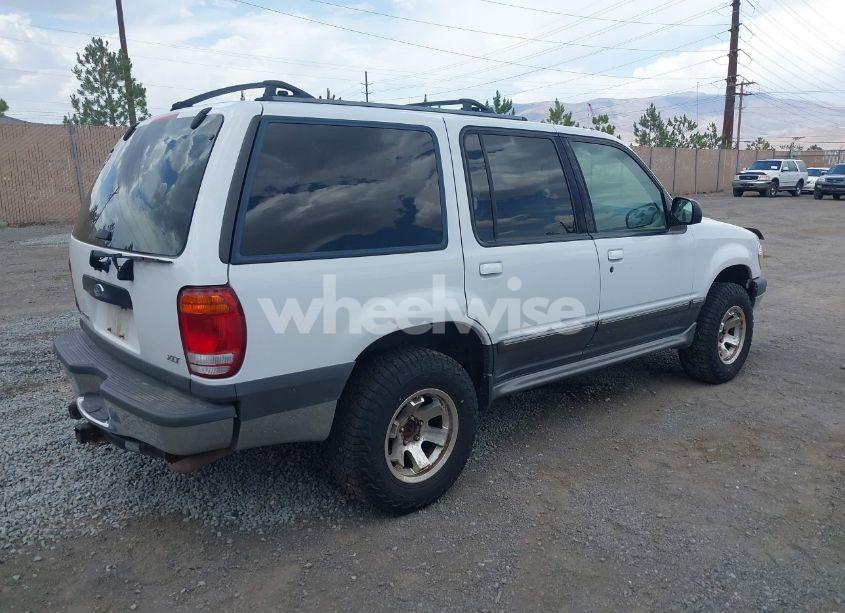 Photo 4 of 2000 Ford Explorer XLT (VIN 1FMDU73E6YZB38828)