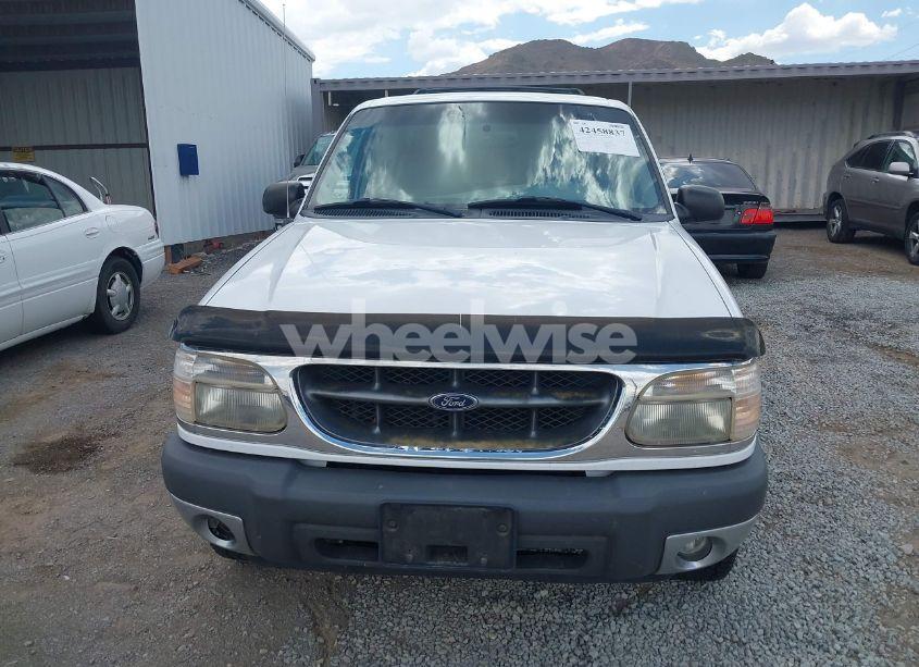 Photo 6 of 2000 Ford Explorer XLT (VIN 1FMDU73E6YZB38828)