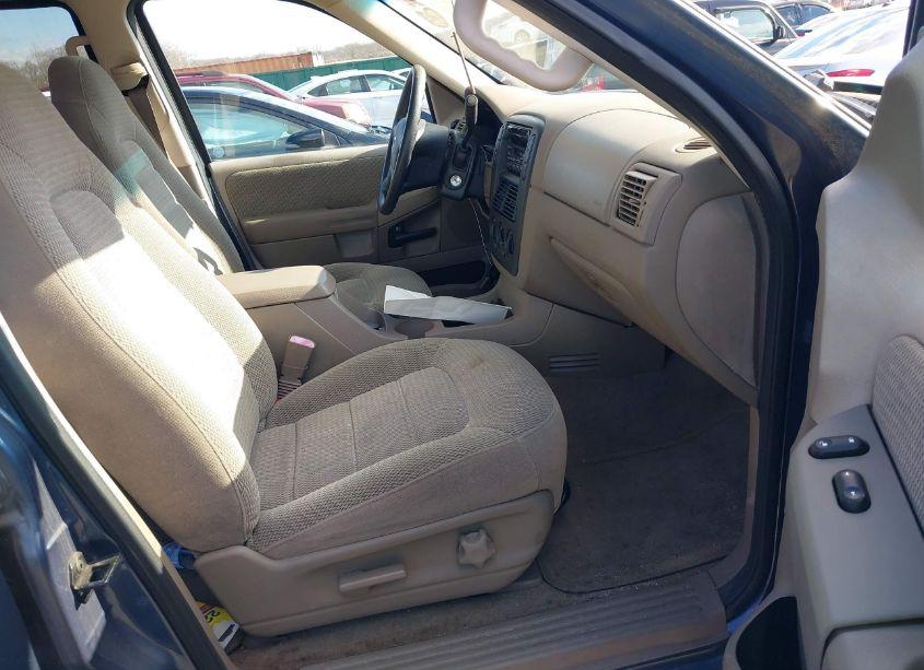 Photo 5 of 2002 Ford Explorer XLT (VIN 1FMDU73E92UB87171)