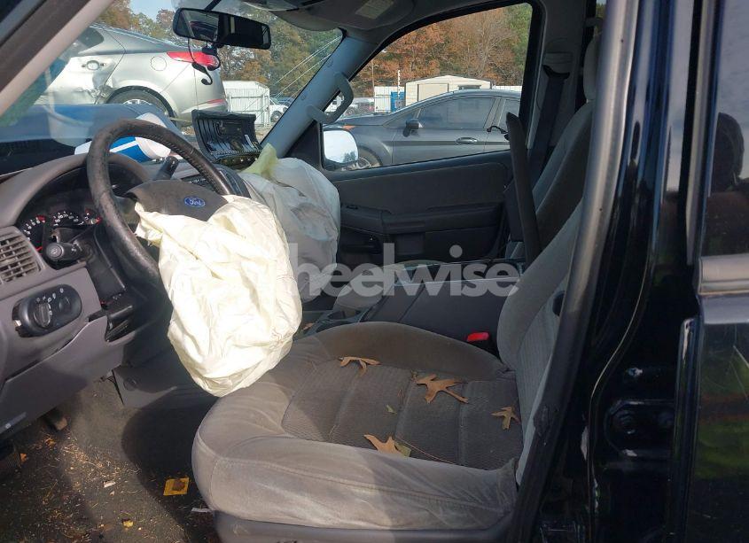 Photo 5 of 2005 Ford Explorer XLT/XLT SPORT (VIN 1FMDU73K35ZA75561)