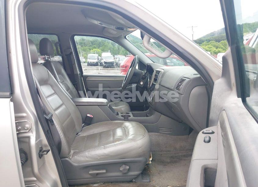 Photo 5 of 2004 Ford Explorer NBX/XLT (VIN 1FMDU73KX4UB18210)