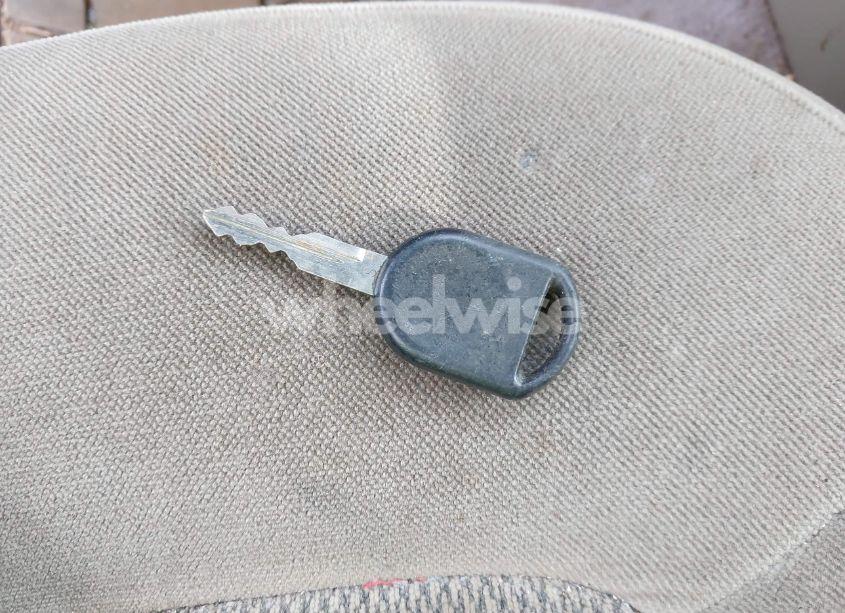 Photo 11 of 2002 Ford Explorer XLT (VIN 1FMDU73W42UC85520)