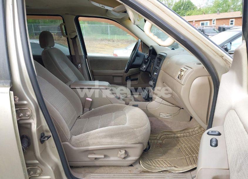 Photo 5 of 2002 Ford Explorer XLT (VIN 1FMDU73W42UC85520)