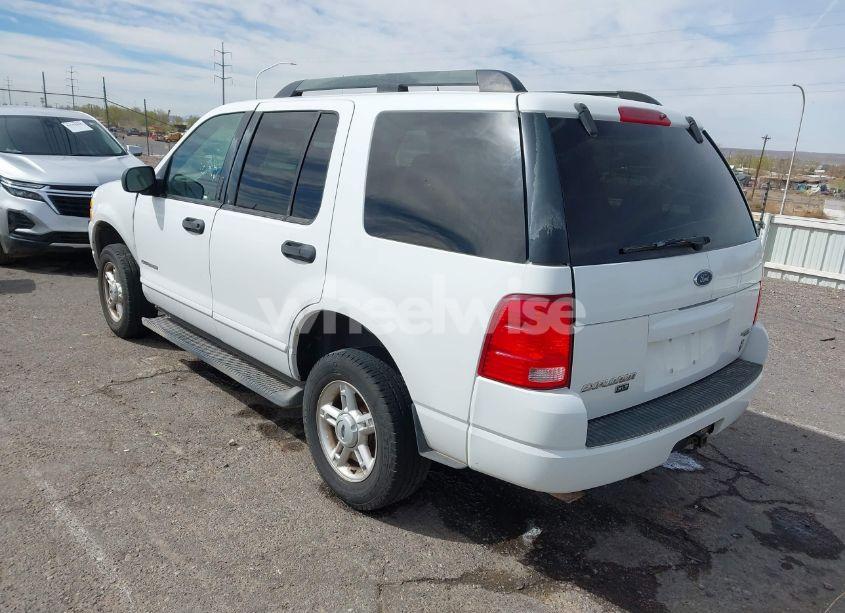 Photo 3 of 2005 Ford Explorer XLT/XLT SPORT (VIN 1FMDU73WX5UB10936)