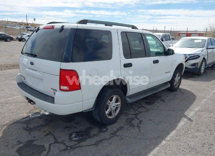Photo 4 of 2005 Ford Explorer XLT/XLT SPORT (VIN 1FMDU73WX5UB10936)