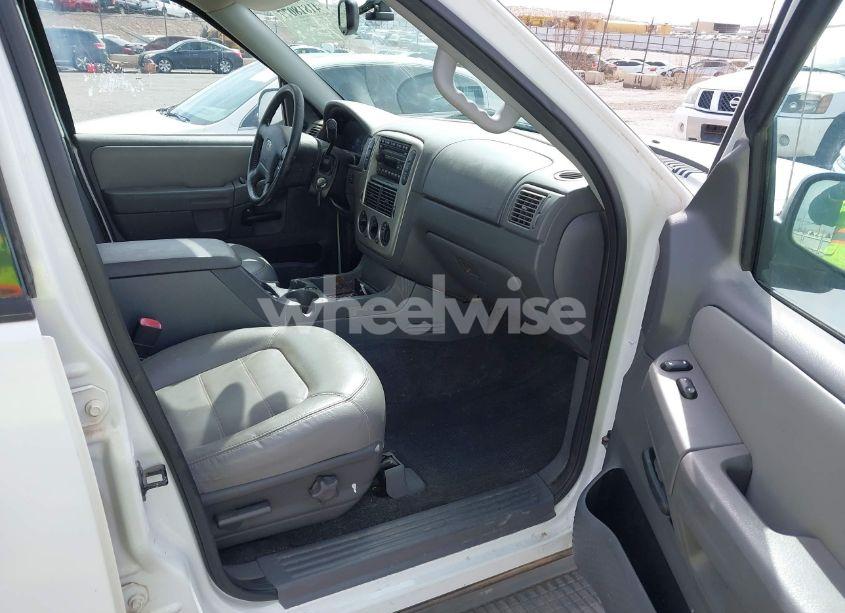 Photo 5 of 2005 Ford Explorer XLT/XLT SPORT (VIN 1FMDU73WX5UB10936)