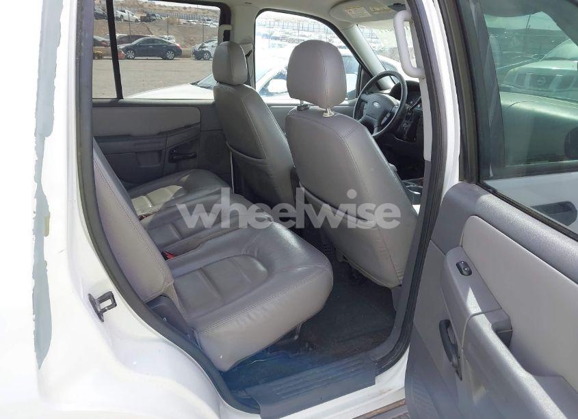 Photo 8 of 2005 Ford Explorer XLT/XLT SPORT (VIN 1FMDU73WX5UB10936)