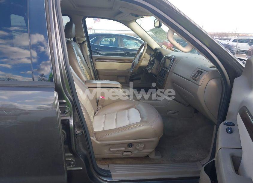 Photo 5 of 2005 Ford Explorer EDDIE BAUER (VIN 1FMDU74E05UA45262)