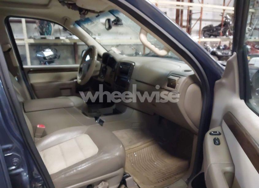 Photo 5 of 2005 Ford Explorer EDDIE BAUER (VIN 1FMDU74K25UA67415)