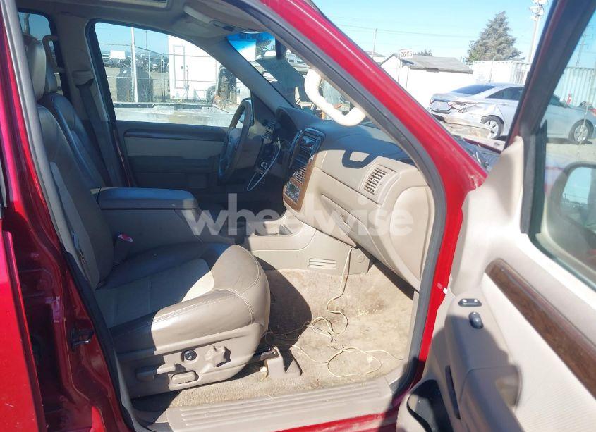 Photo 5 of 2004 Ford Explorer EDDIE BAUER (VIN 1FMDU74KX4UA68312)