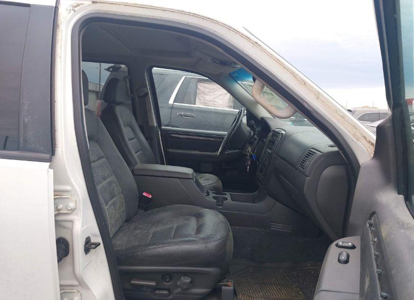 Photo 5 of 2002 Ford Explorer LIMITED (VIN 1FMDU75EX2ZC30674)