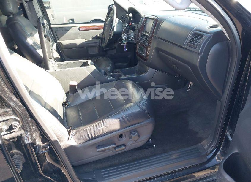 Photo 5 of 2005 Ford Explorer LIMITED (VIN 1FMDU75W05ZA02261)