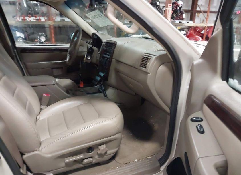 Photo 5 of 2005 Ford Explorer LIMITED (VIN 1FMDU75W85ZA65110)
