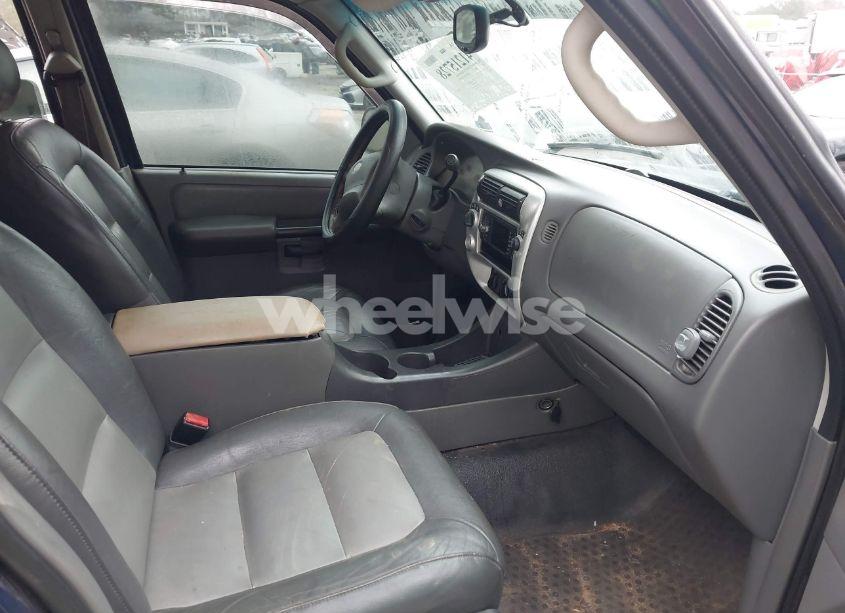 Photo 5 of 2004 Ford Explorer SPORT TRAC ADRENALIN/XLS/XLT (VIN 1FMDU77K04UA89939)