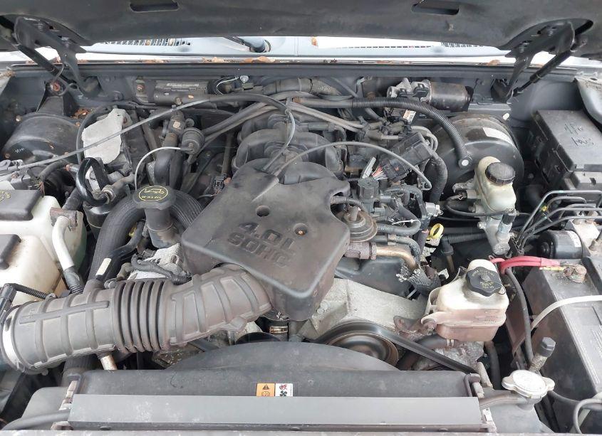 Photo 10 of 2005 Ford Explorer SPORT TRAC ADRENALIN/XLS/XLT (VIN 1FMDU77K55UB52423)